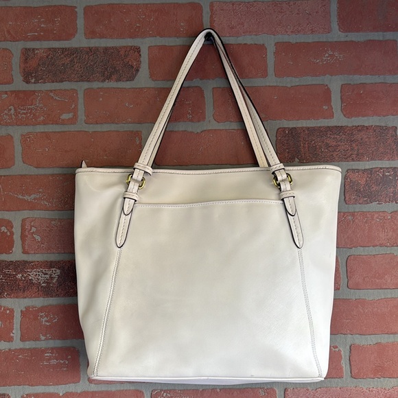 COACH PEYTON LEATHER ZIP TOP TOTE - Picture 4 of 13
